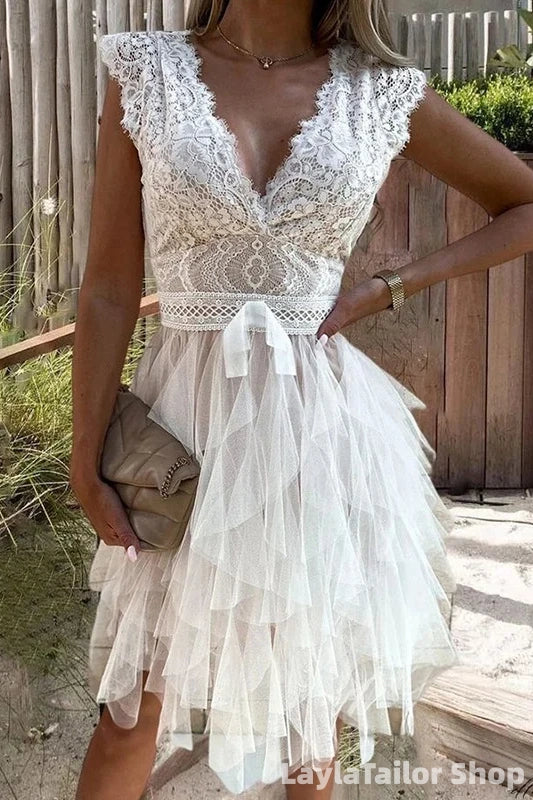 Sexy V-neck Lace Appliques A-line Short Homecoming Dress