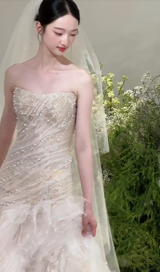 Dreamy Mermaid Strapless Tulle Beads With Veil Long Wedding Dresses