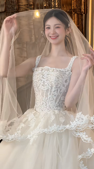 Sweet Ball Gown Square Tulle Lace With Veil Long Wedding Dresses