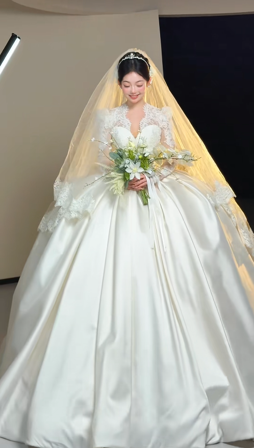 Timeless A-Line White Wedding Dress Satin V-neck Bridal Gown Long Sleeves Bridal Dresss