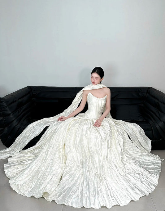 Elegant White Wedding Dress A-Line Satin Strapless Bridal Gowns Sleeveless Bridal Dress