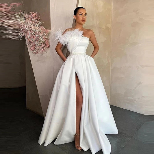 Vestidos Strapless White A-Line Wedding Dresses, Special Feather Style Bridal Gown With High Side Slit