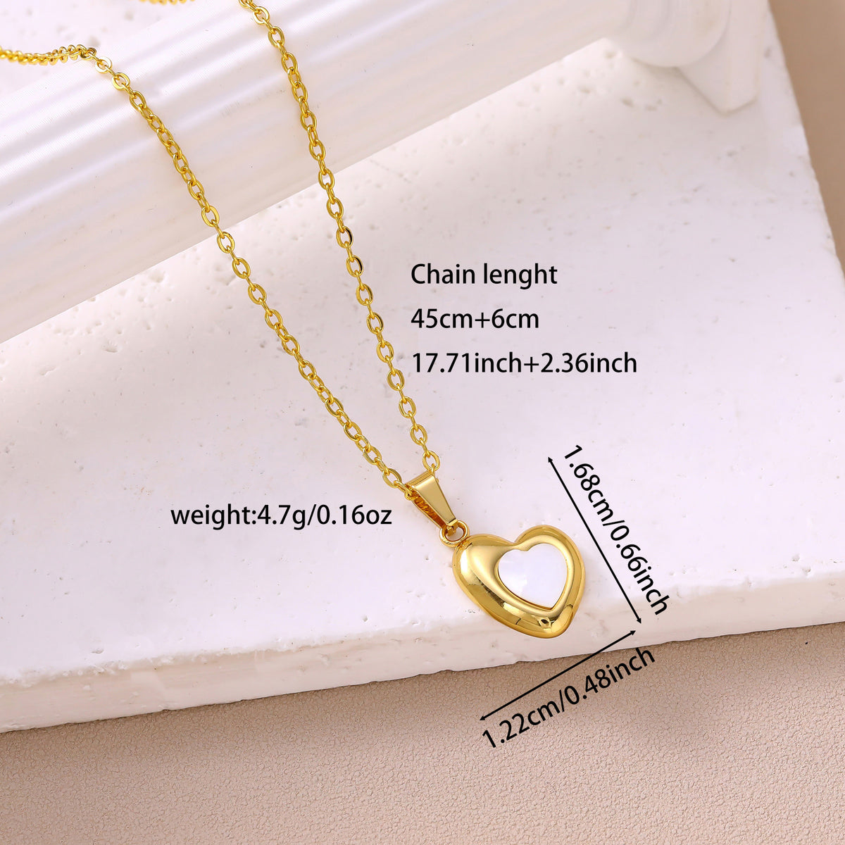 Black and white heart-shaped shell necklace for women