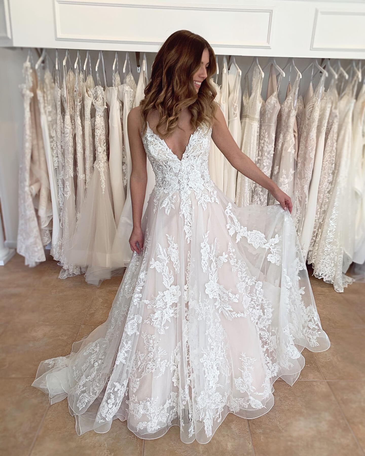LTP0802,Light champagne applique tulle wedding gown spaghetti straps b Laylatailor Shop LTP0802,Light champagne applique tulle wedding gown spaghetti straps b Laylatailor Shop