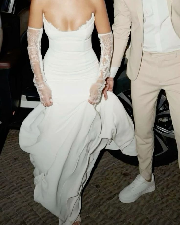 White Strapless Mermaid Long Elegant Wedding Dresses Princess Bridal Gown With Gloves