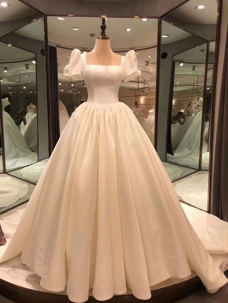 Spauare Neckline Bubble Sleeves Satin Wedding Dresses, Vintage Bridal Gown