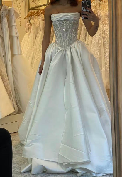 A Line Stunning Strapless Satin Wedding Dresses With Beads