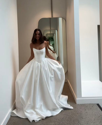 Stunning Ball Gown Strapless Satin Wedding Dresses