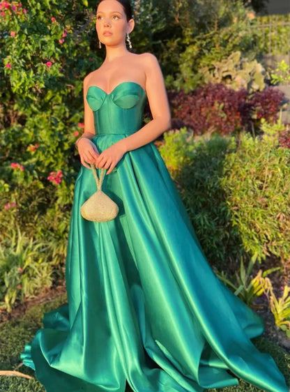 Green Sweetheart Satin A-Line Long Evening Prom Dress With High Slit