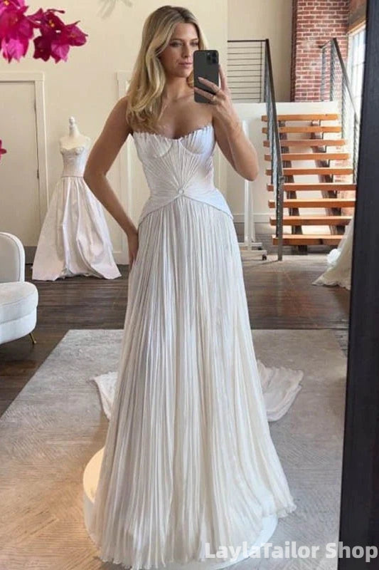 Vintage Ivory Pleated Strapless A-line Wedding Dress