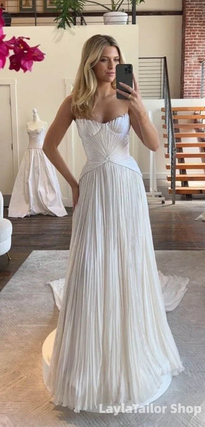 Vintage Ivory Pleated Strapless A-line Wedding Dress