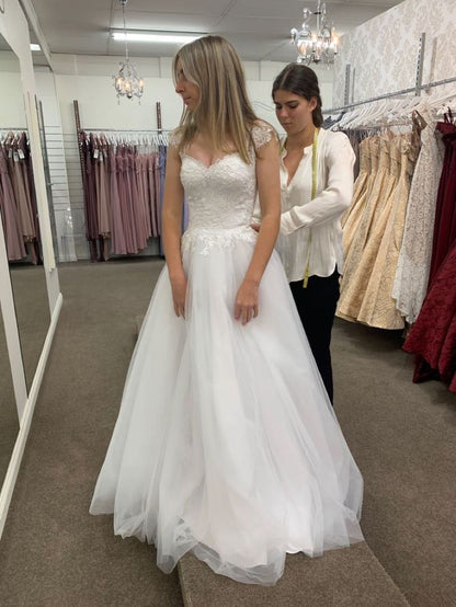 A Line Long Lace Tulle Wedding Dress Lace Up Back Bridal Gown