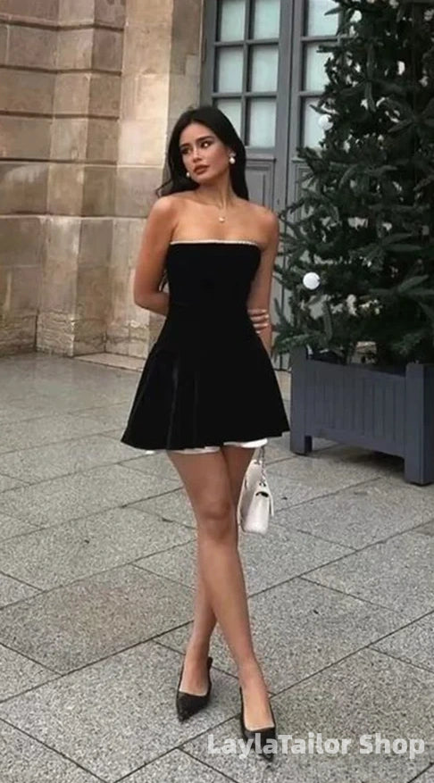 Elegant Strapless Black A-Line Short Homecoming Dress