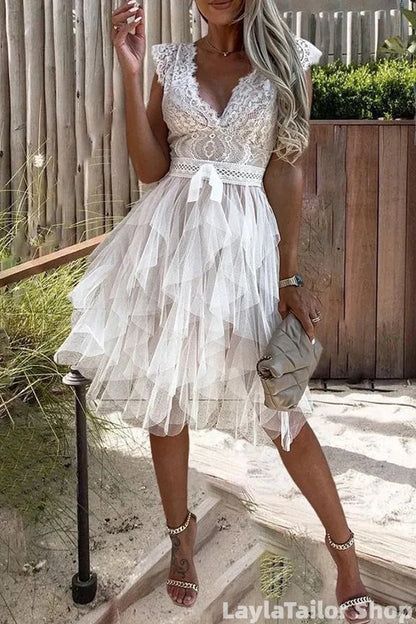 Sexy V-neck Lace Appliques A-line Short Homecoming Dress