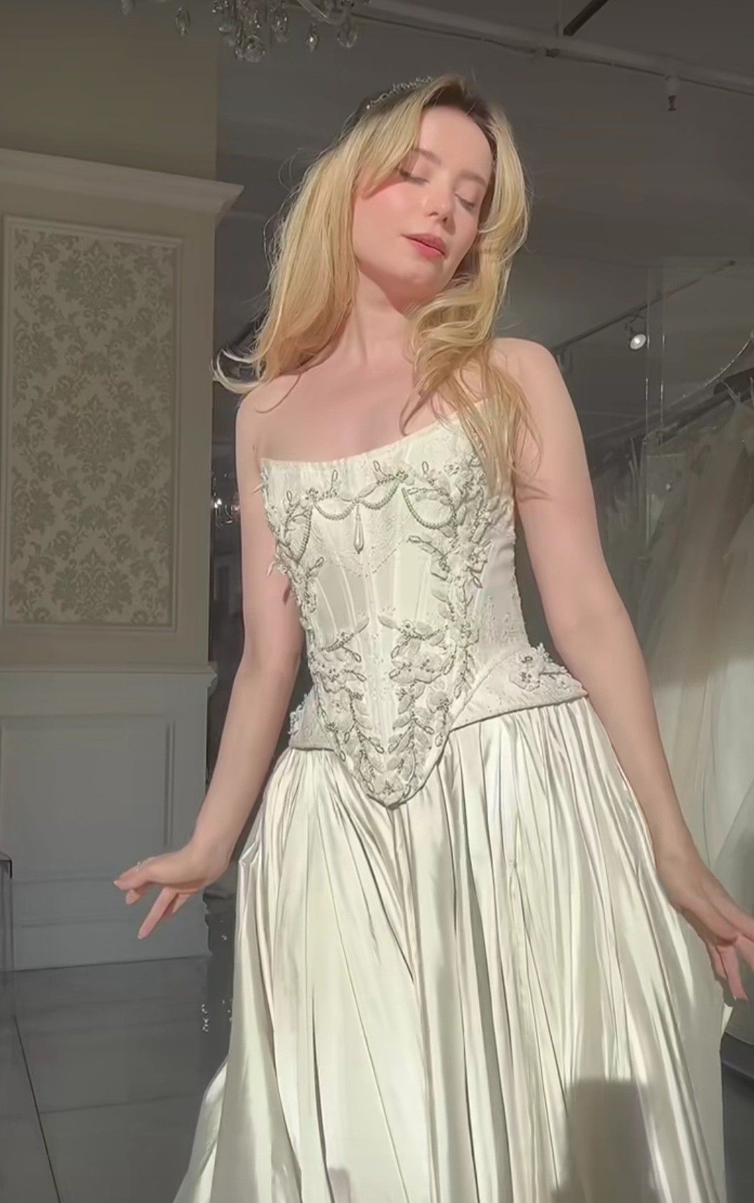 Strapless Lace Satin Wedding Dress - Vintage White Bridal Gown with Train