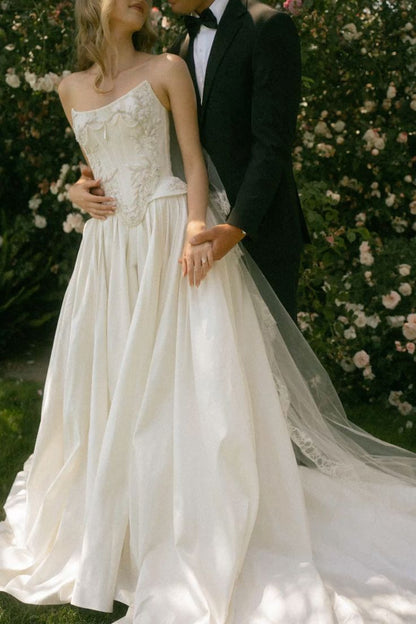Strapless Lace Satin Wedding Dress - Vintage White Bridal Gown with Train