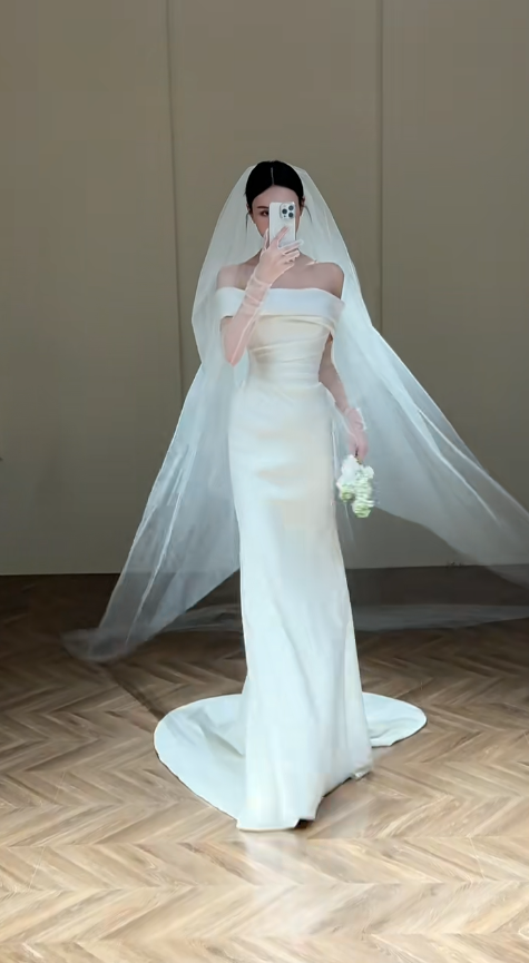 Classy Mermaid Off The Shoulder Satin With Gloves Veil Long Wedding Dresses