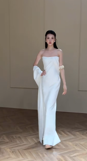 Chic Mermaid Strapless Satin Long Wedding Dresses