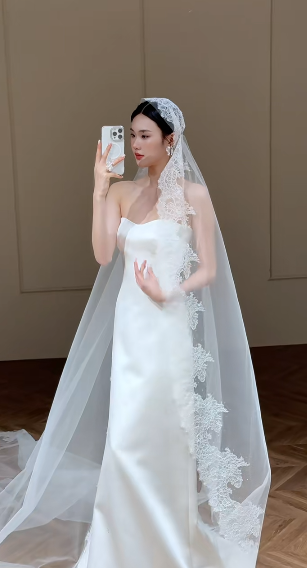 Elegant Mermaid Strapless Satin With Veil Long Wedding Dresses