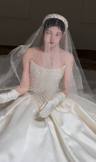 Stunning Ball Gown Strapless Satin Beaded With Gloves Veil Long Wedding Dresses