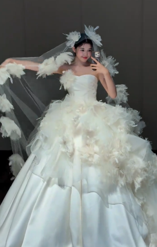 Timeless Ball Gown Strapless Satin Tulle Applique With Veil Long Wedding Dresses