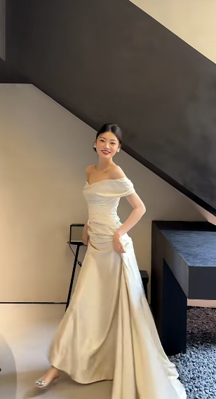 Elegant Mermaid Off The Shoulder Satin Long Wedding Dresses