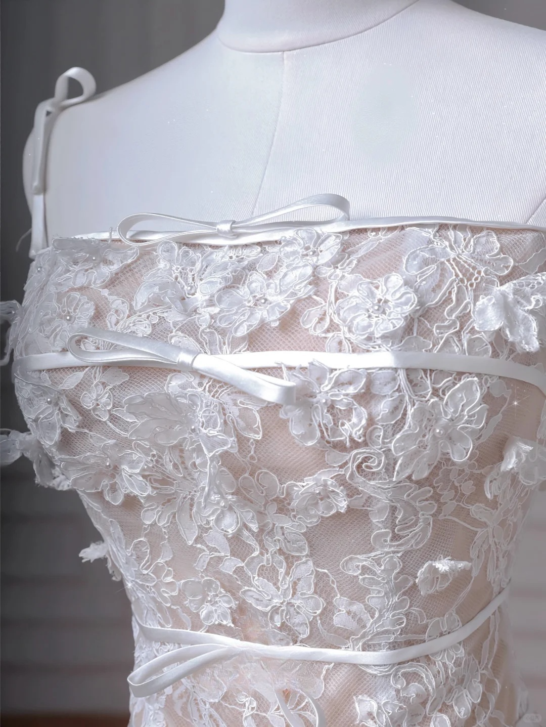Pretty A Line Spaghetti Straps Tulle Lace Applique Long Wedding Dresses