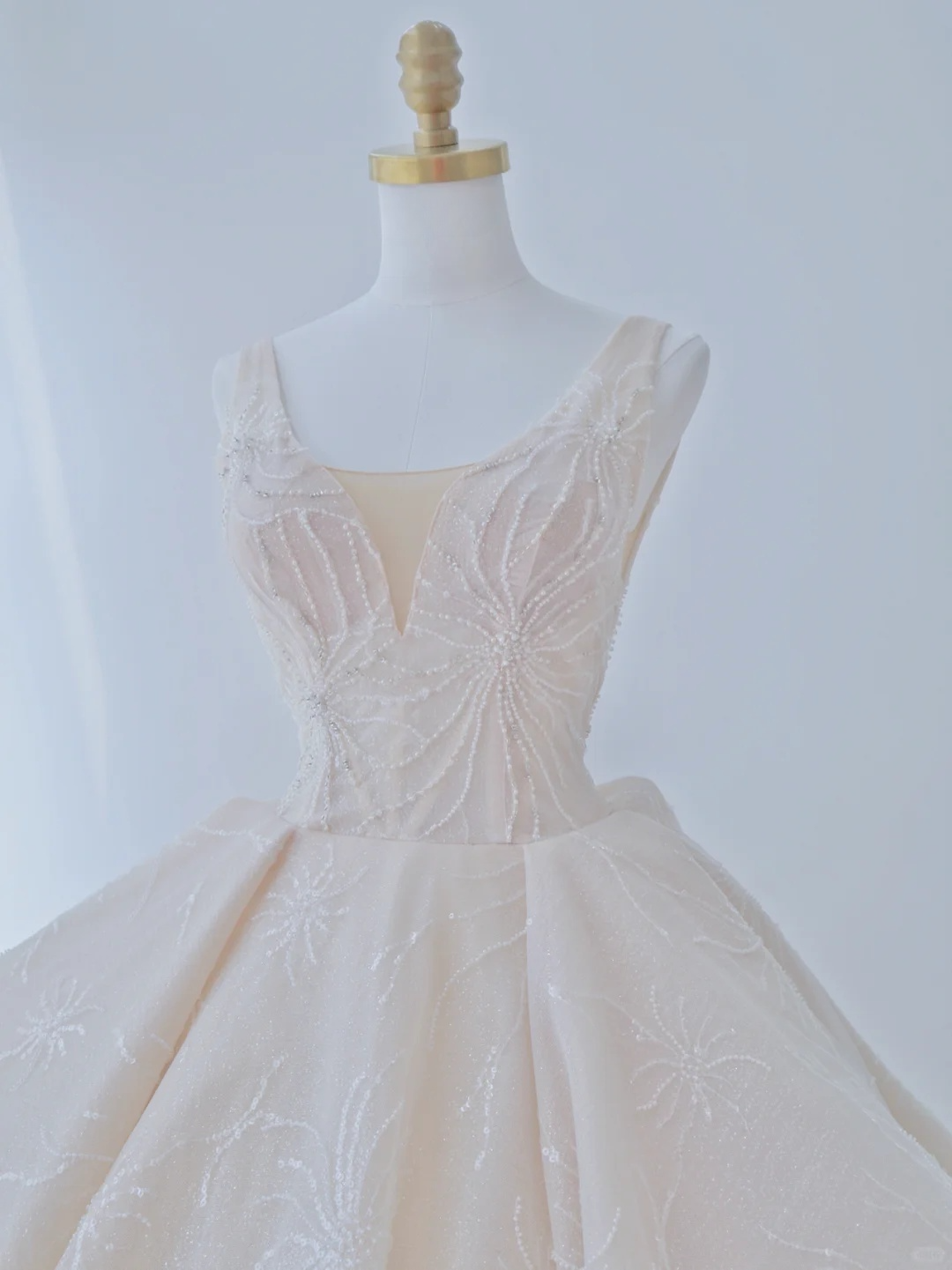 Elegant Ball Gown Satin Sequin Backless Long Wedding Dresses