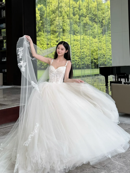 Stunning Ball Gown Spaghetti Straps Tulle Lace With Veil Long Wedding Dresses