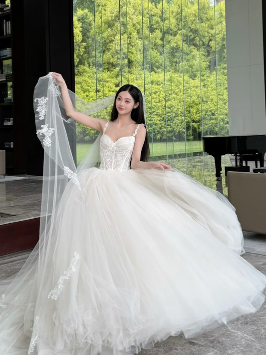 Stunning Ball Gown Spaghetti Straps Tulle Lace With Veil Long Wedding Dresses