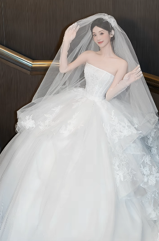 Dreamy Ball Gown Strapless White Tulle Lace With Gloves Veil Long Wedding Dresses