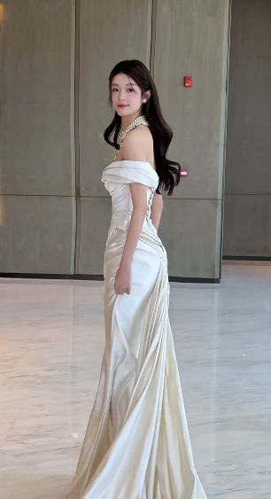 Pretty Mermaid Off The Shoulder Satin Pleated Long Wedding Dresses