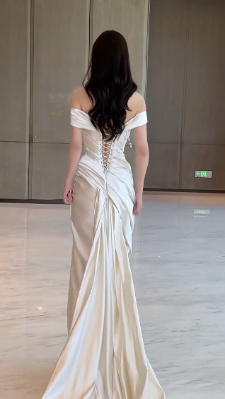 Pretty Mermaid Off The Shoulder Satin Pleated Long Wedding Dresses