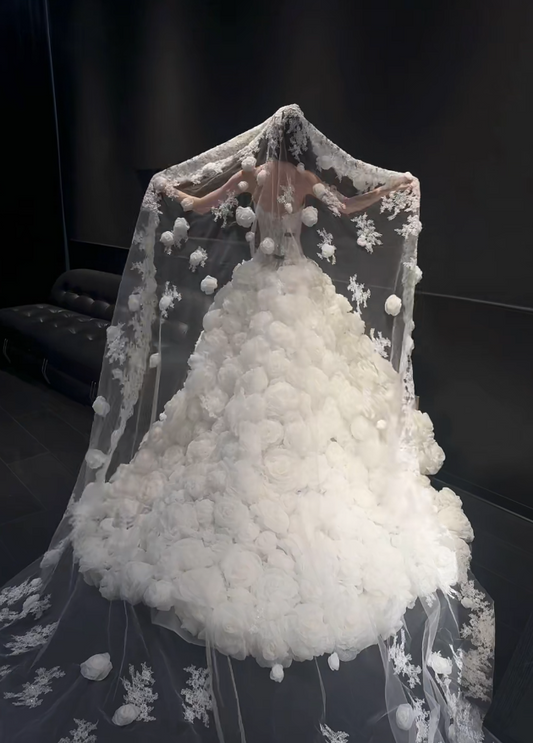 Chic White Wedding Dress Tulle Strapless Bridal Dress Sleeveless A-Line Bridal Gowns