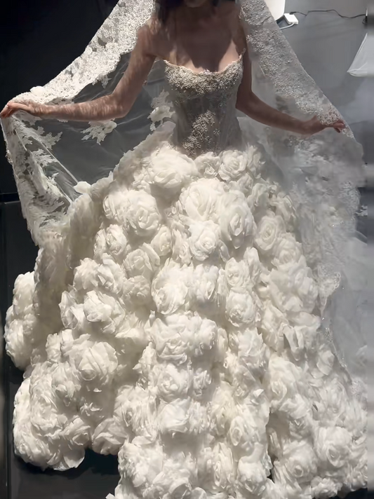 Chic White Wedding Dress Tulle Strapless Bridal Dress Sleeveless A-Line Bridal Gowns