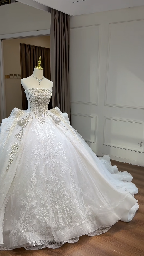 Timeless Strapless White Wedding Dress Tulle Beaded A-Line Bridal Gown Sleeveless Bridal Dresss