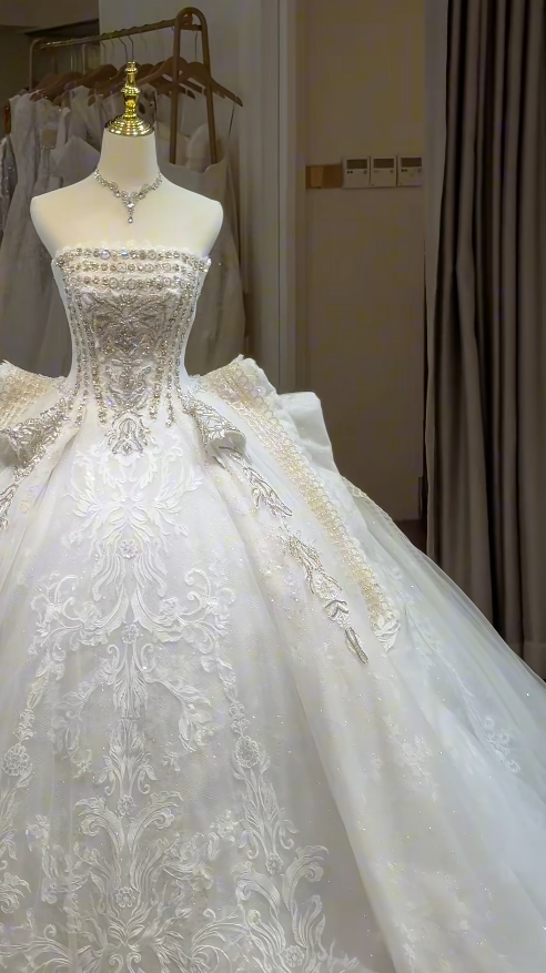 Timeless Strapless White Wedding Dress Tulle Beaded A-Line Bridal Gown Sleeveless Bridal Dresss