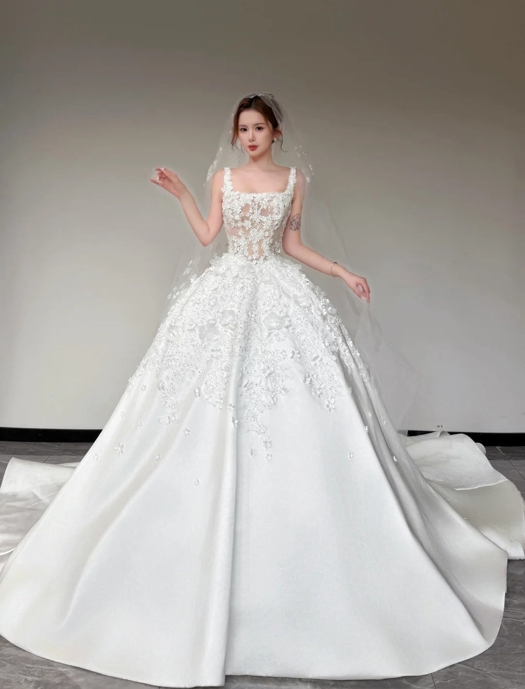 Timeless White Wedding Dress Satin Appliques A-Line Bridal Gown Sleeveless Bridal Dresss