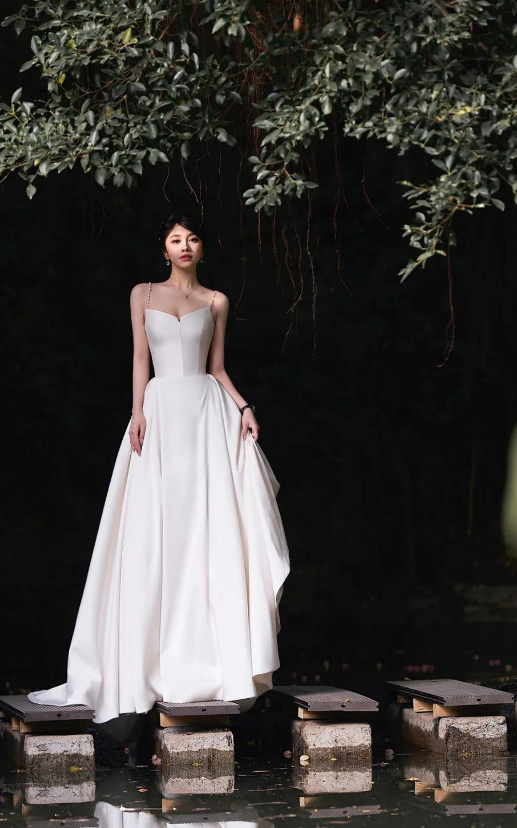 Timeless White Wedding Dress Satin Spaghetti Straps A-Line Bridal Gown Sleeveless Bridal Dresss