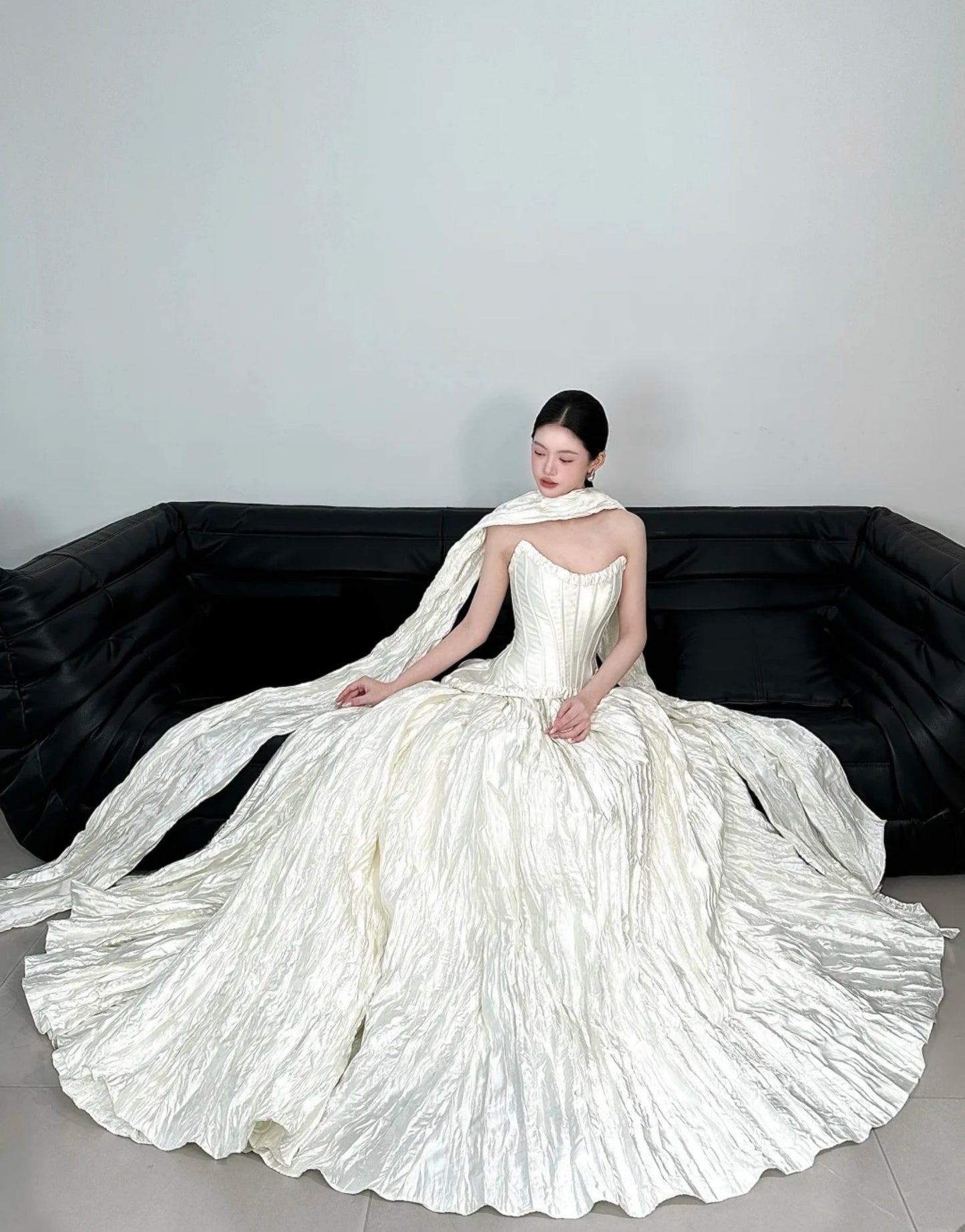 Elegant White Wedding Dress A-Line Satin Strapless Bridal Gowns Sleeveless Bridal Dress