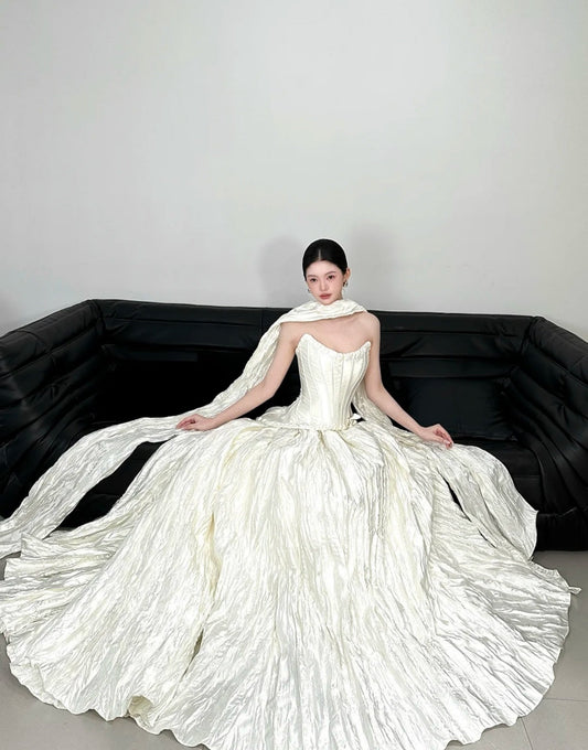 Elegant White Wedding Dress A-Line Satin Strapless Bridal Gowns Sleeveless Bridal Dress