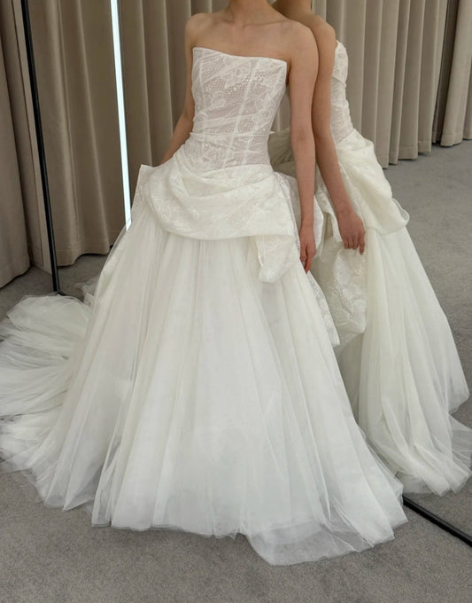 Elegant White Wedding Dress A-Line Tulle Strapless Bridal Gowns Sleeveless Bridal Dress