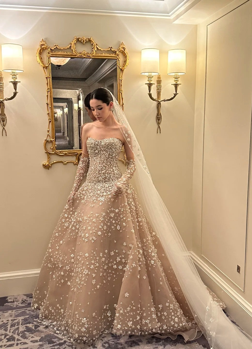 Modest Champagne Wedding Dress Strapless A-Line Bridal Gowns Tulle Applique Bridal Dress