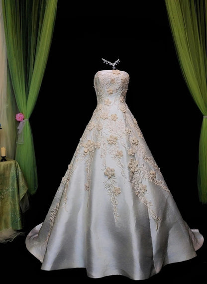 Elegant Strapless White Long Wedding Dress Satin Appliques A-Line Bridal Gowns Sleeveless Bridal Dress
