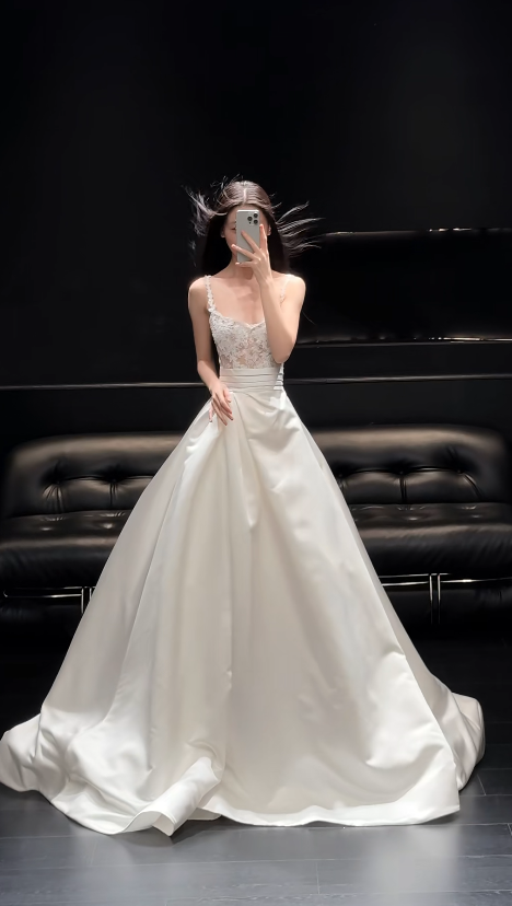 Eleagnt Long White Wedding Dress Spaghetti Straps A-Line Bridal Dress Satin Lace Sleeveless Bridal Gowns