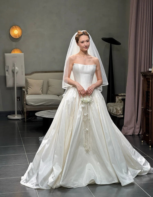 Simple A-Line Satin Strapless Bridal Dress White Wedding Dress Sleeveless Bridal Gown