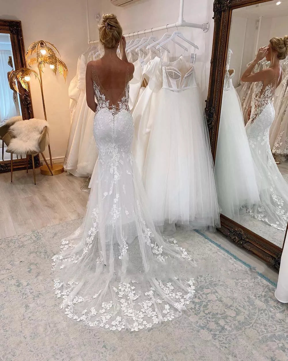 Luxury Wedding Dresses Mermaid Lace Appliques Deep V Neck Backless Bridal Gowns