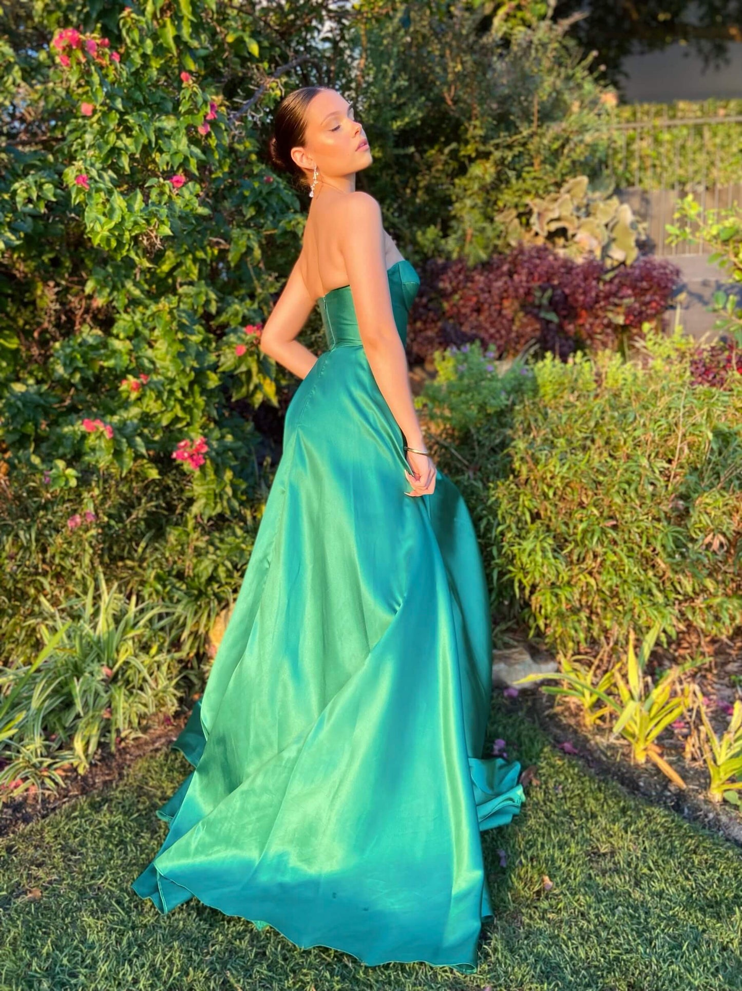 Green Sweetheart Satin A-Line Long Evening Prom Dress With High Slit