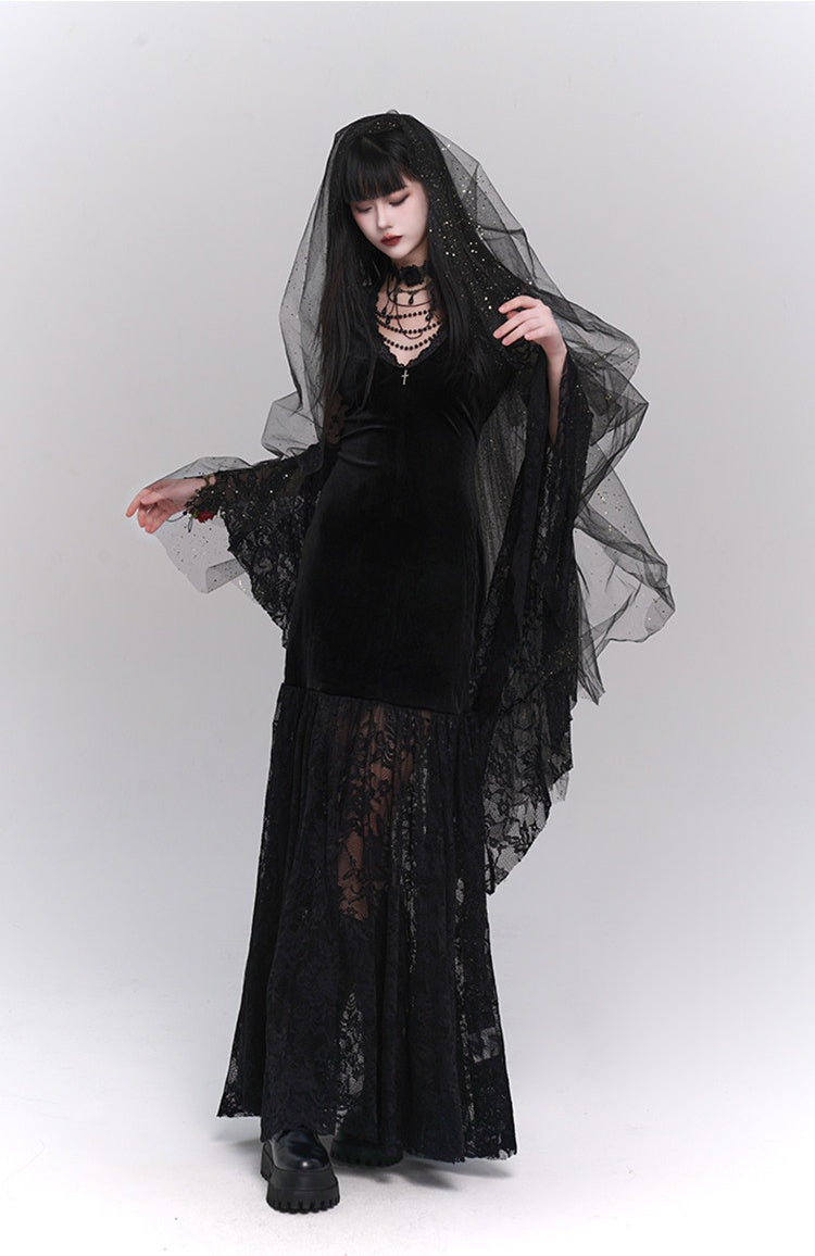 Black Gothic-style medieval long dress Halloween witch-themed outfit