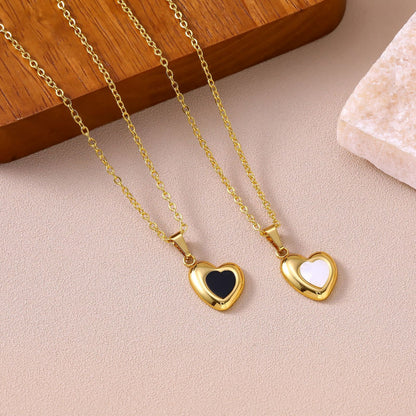 Black and white heart-shaped shell necklace for women